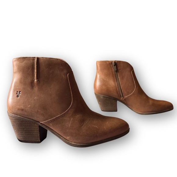 NWT Frye Jennifer Ankle Bootie Wheat Brown Size 7 - Picture 1 of 9